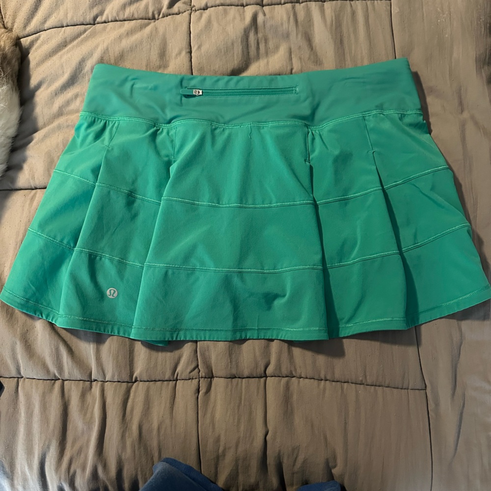 LULULEMON pace rival skirt in green size 10